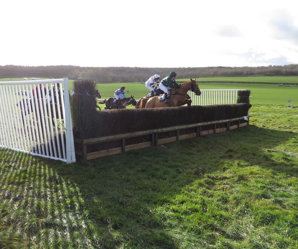 Will the sun shine on Barbury Racecourse this Sunday?