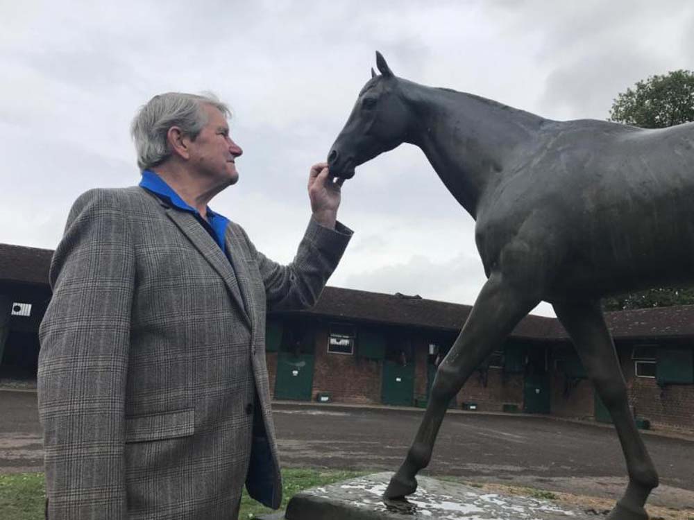Ian Balding with the Mill Reef statue 