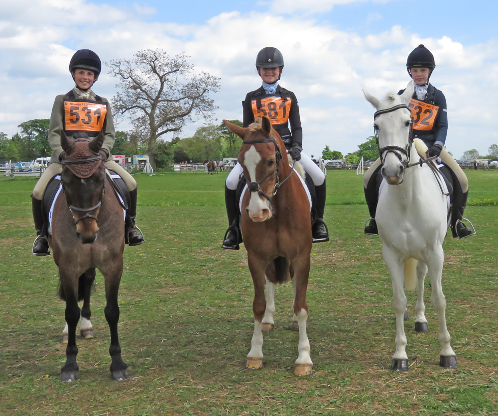St John's team ready to start - (l to r): Georgia King, Lily Jump, Holly Stephens 
