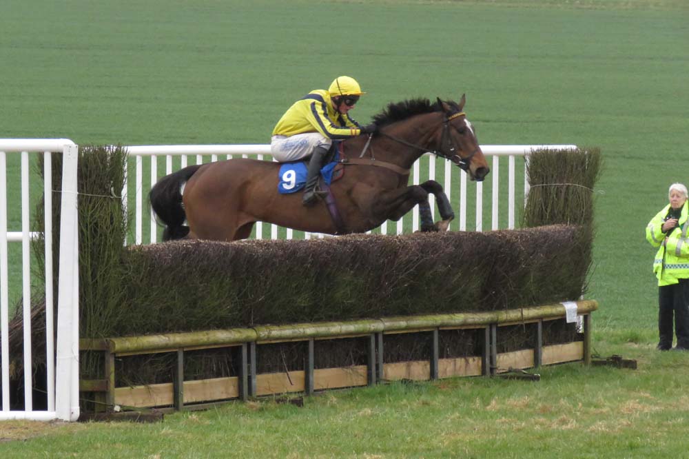 Rogue Diamond & Zac Baker storm ahead in the Open Maiden Race for Mares & Fillies